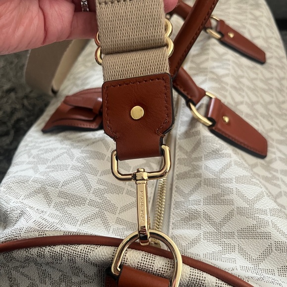 Michael Kors Cream/Brown Logo Bag Set - Picture 4 of 16